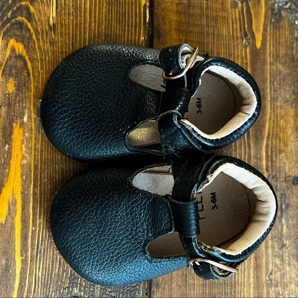 Monkey feet black